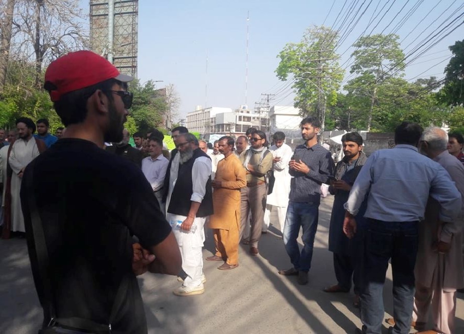لاہور پریس کلب کے باہر ایم ڈبلیو ایم کا احتجاجی مظاہرہ