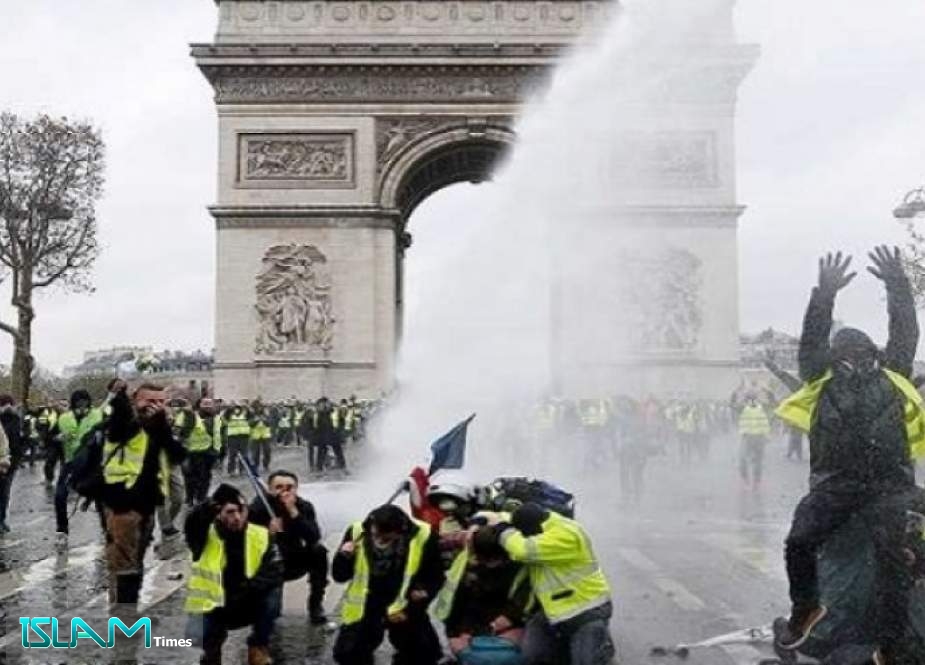 مواجهات بين الشرطة ومتظاهري السترات الصفراء في باريس