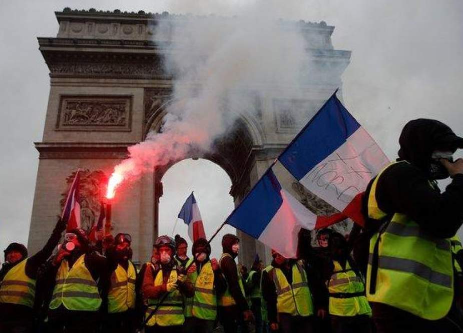 جلیقه‌زردها خشمگین‌تر از همیشه دولت فرانسه درمانده‌تر از قبل