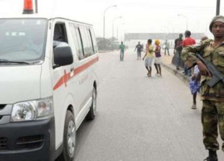 Nigeriyada polis maşın ilə insanları vurub, 8 ölü var