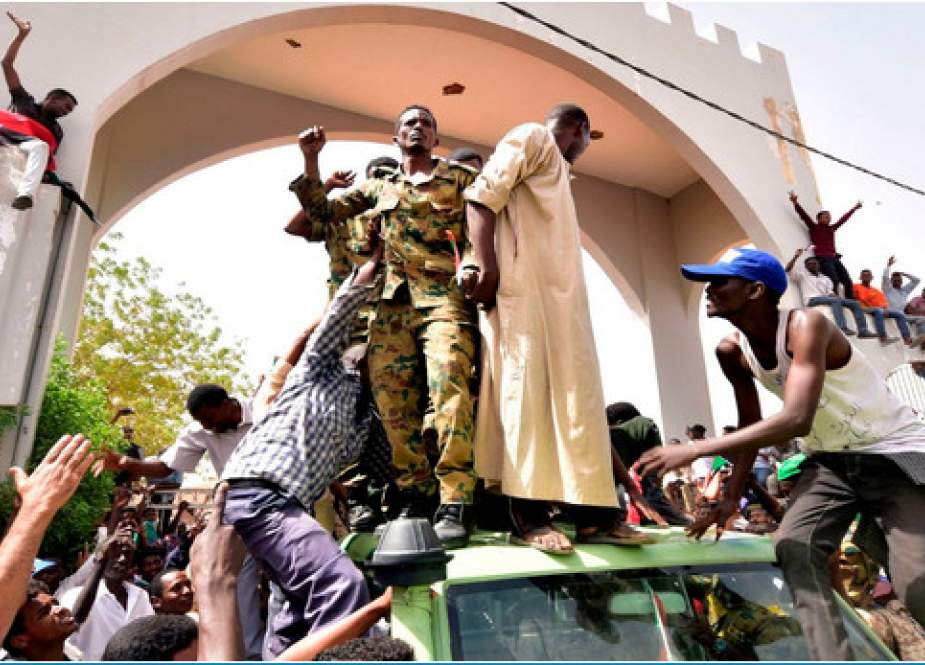بازآفرینی سناریوی مصر در سودان؛ کودتا با رمز کمک