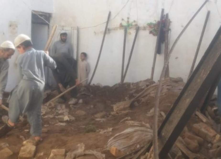 باڑہ، مکان کی چھت گرنے سے میاں بیوی دو بچوں سمیت زخمی