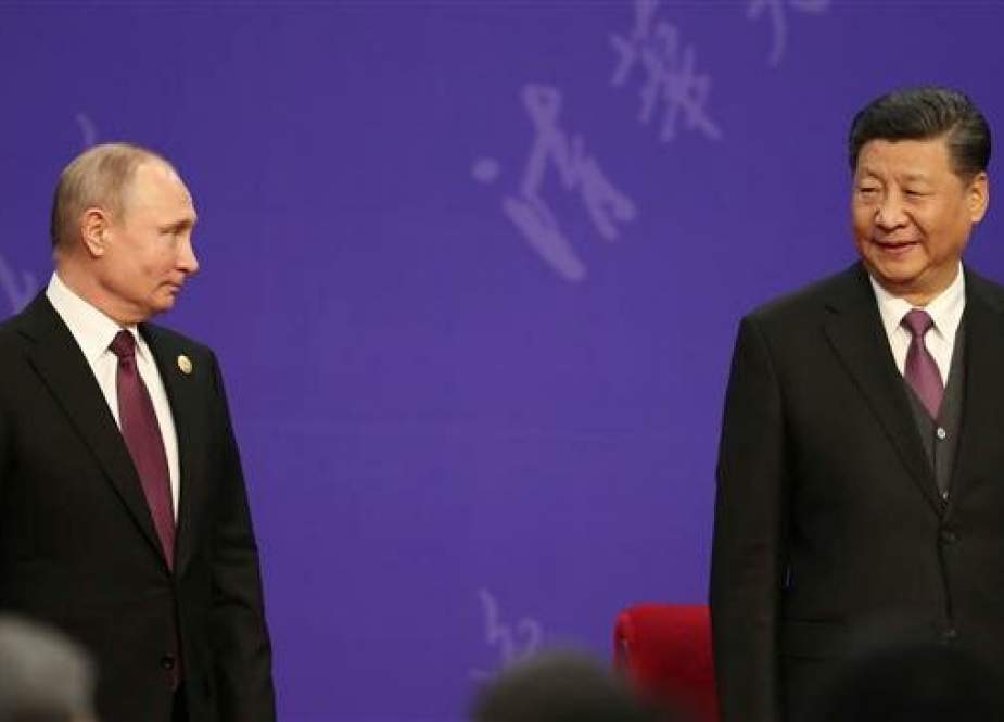 Russian President Vladimir Putin (L) and Chinese President Xi Jinping (R) attend a ceremony at Tsinghua University in Beijing on April 26, 2019. (AFP photo)