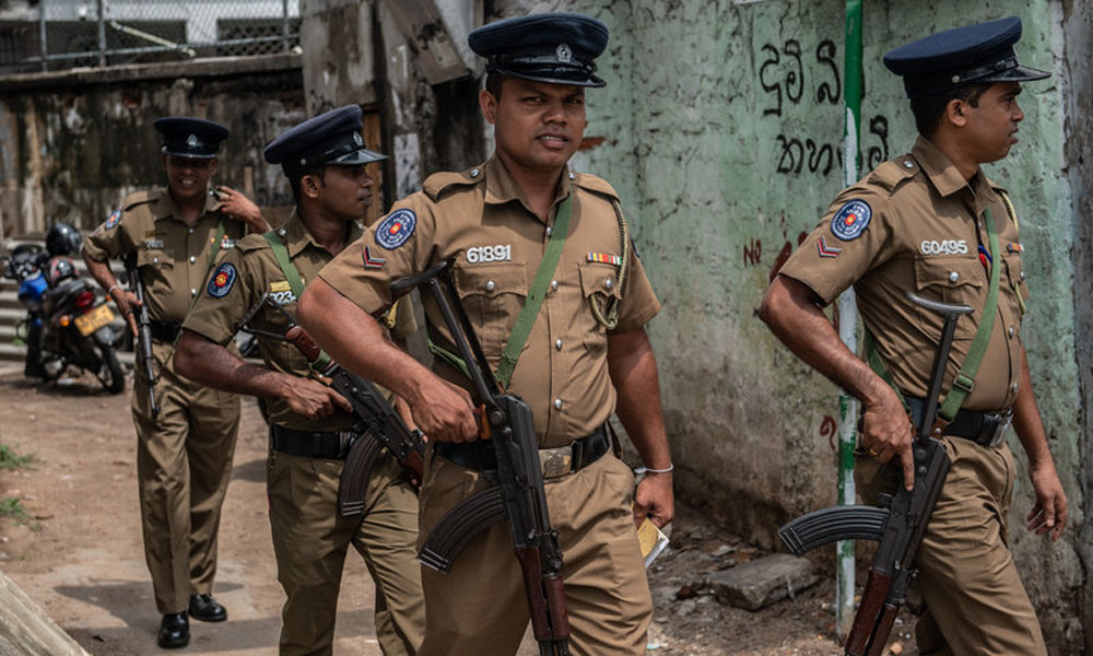 سری لنکا، پولیس چھاپے کے دوران خودکش حملہ