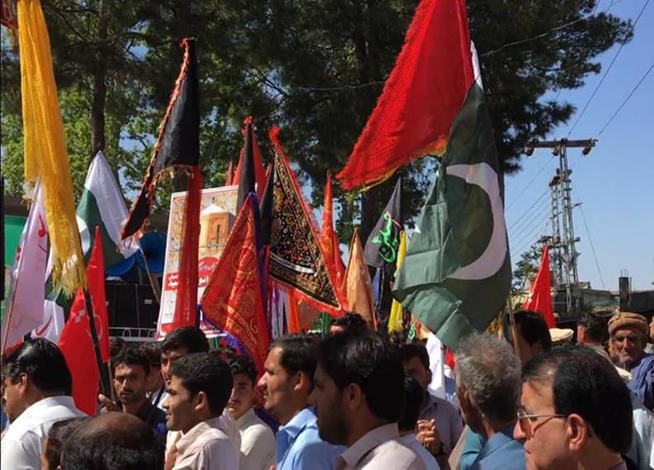 سید میر انور  شاہ کے مزار کی بندش کیخلاف پاراچنار میں احتجاجی ریلی