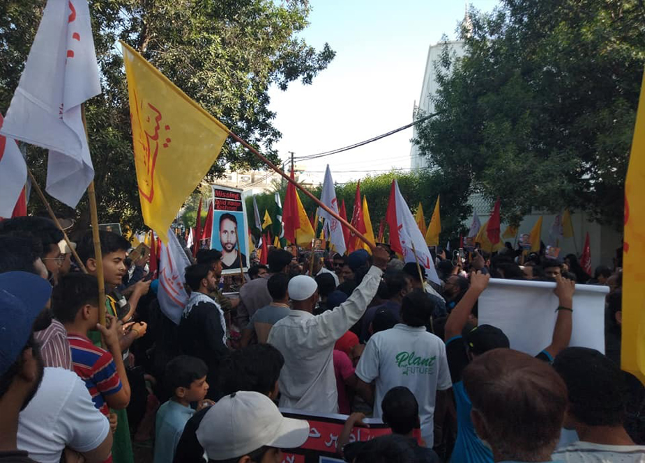 کراچی، شیعہ لاپتہ افراد کے اہلخانہ کا صدر مملکت عارف علوی کی رہائشگاہ کے سامنے احتجاجی دھرنا