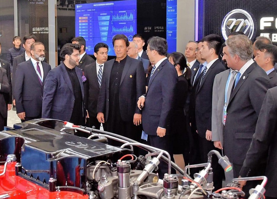 وزیراعظم عمران خان نے چینی آٹوموبل کمپنی فوٹون کا دورہ کرتے ہوئے