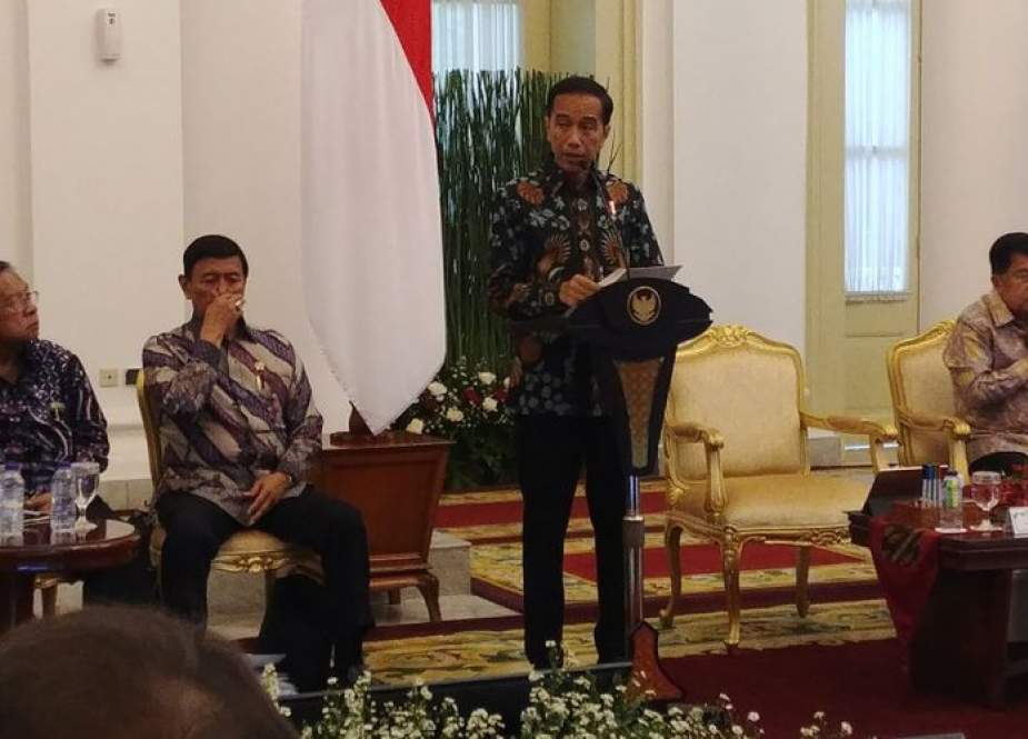 Presiden Joko Widodo saat membuka rapat paripurna kabinet di Istana Bogor, Jawa Barat, Rabu (6/12/2017). (KOMPAS)