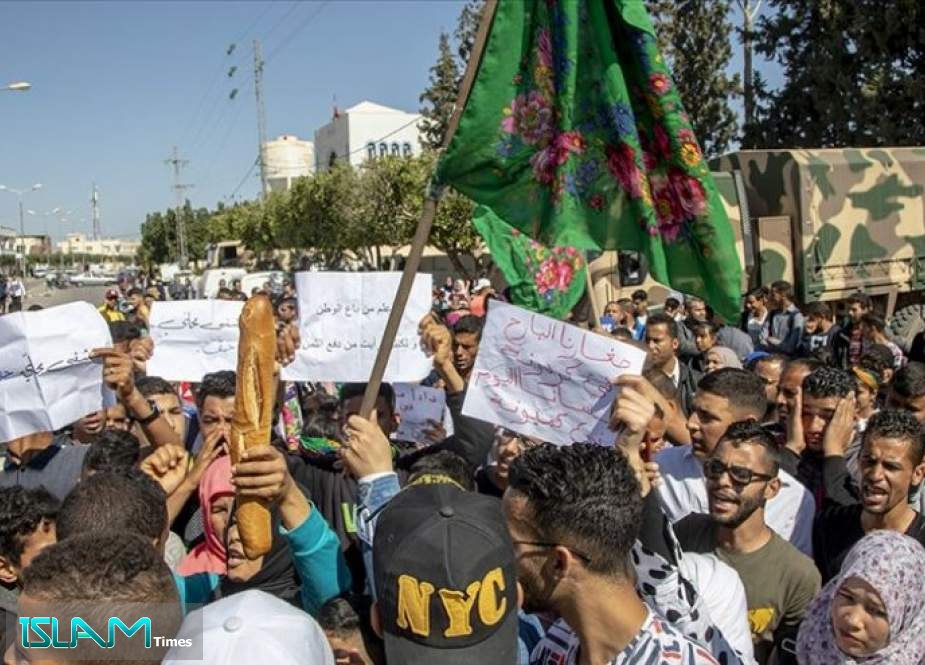 إضراب عام في تونس احتجاجاً على مصرع 12 عاملة