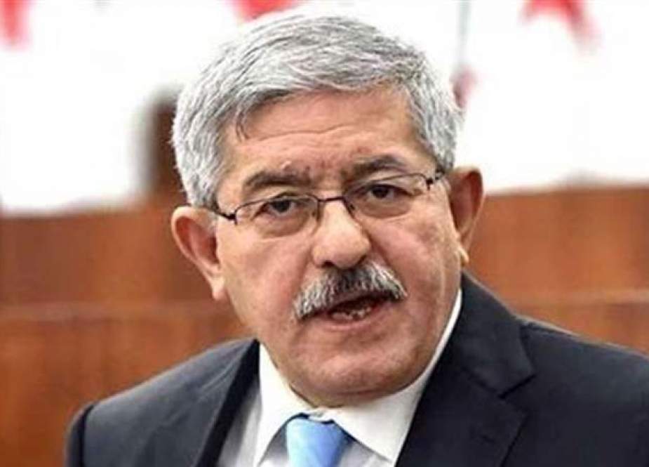 استجواب رئيس الوزراء الجزائري السابق أويحيى بملفات "تبديد أموال عامة"