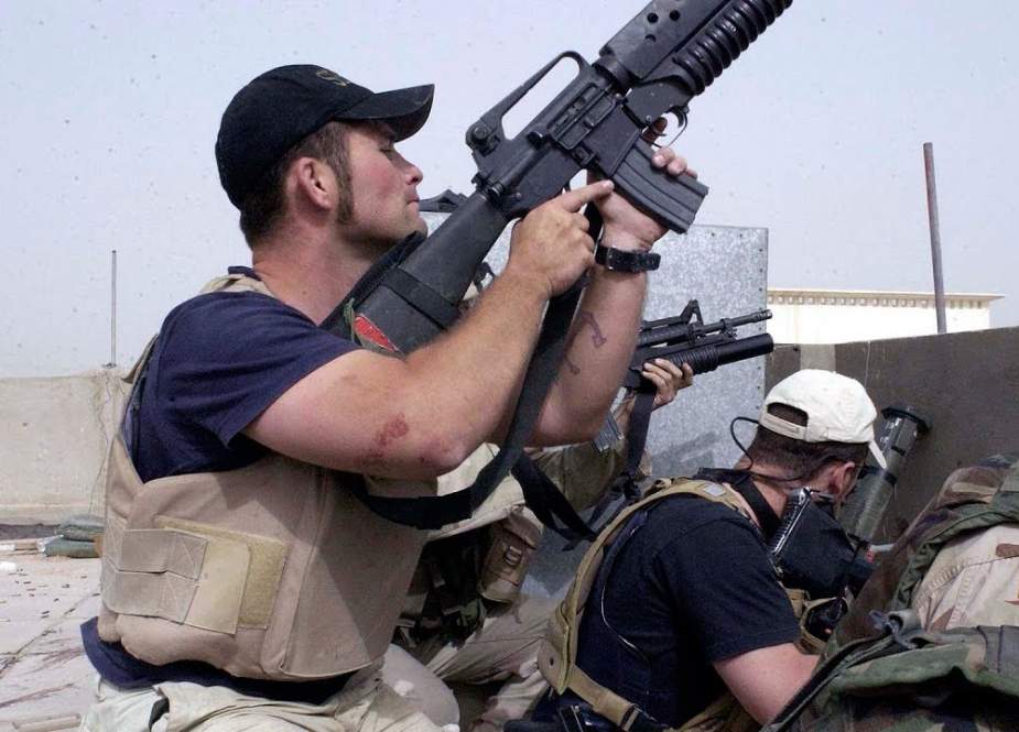 Blackwater Private Contractors, Spanish and US Soldiers defend the coalition military base Camp Golf in the city of Najaf, Iraq, 2004. (File photo)