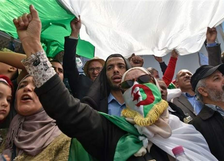 Algerian protesters shout slogans during a demonstration marking May Day in Algiers on May 1, 2019. (Photo by AFP)