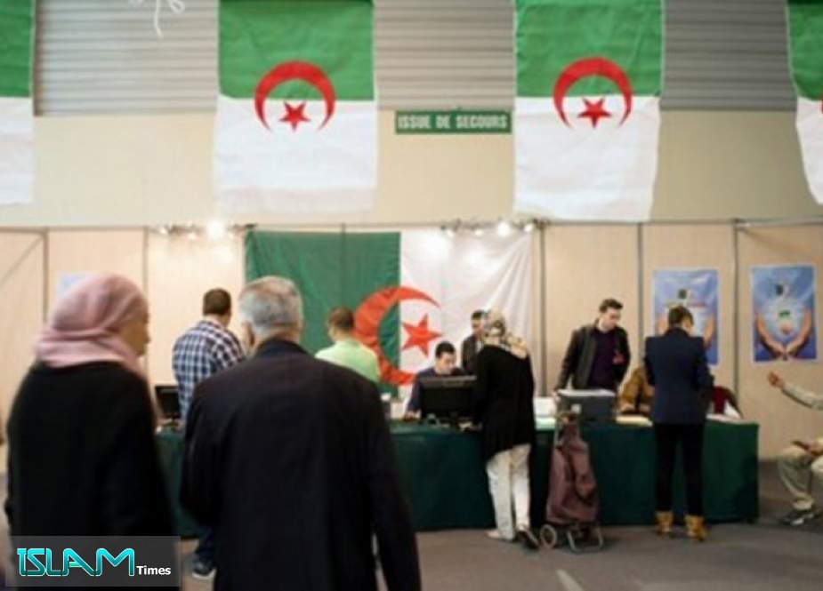 الداخلية الجزائرية تعلن عدد المرشحين لانتخابات الرئاسة المقبلة