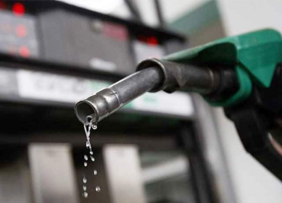پیٹرول کی قیمت میں 9 روپے فی لیٹر اضافے کی منظوری، عوام کی چیخیں نکل گئیں