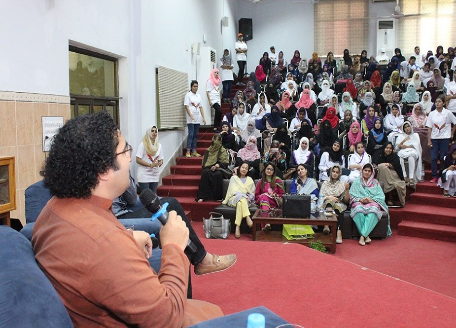 سرگودہا یونیورسٹی میں میڈیا اور سماجی ذمہ داری کے عنوان سے منعقد ہونیوالی نشست کی تصاویر