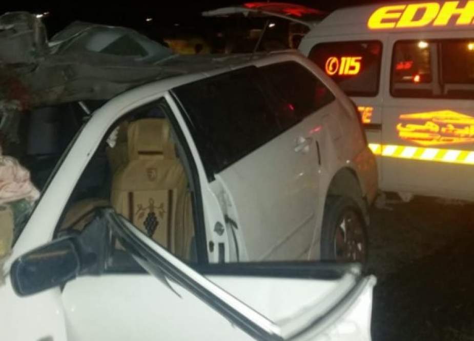 کوئٹہ، تیز رفتار گاڑی کوچ سے ٹکرا گئی، 3 افراد جاں بحق
