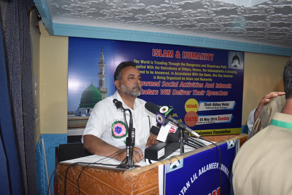 سرینگر میں رحمۃ للعالمین فاؤنڈیشن کے زیر اہتمام ’’اسلام اور انسانیت‘‘ کے موضوع پر سیمینار منعقد