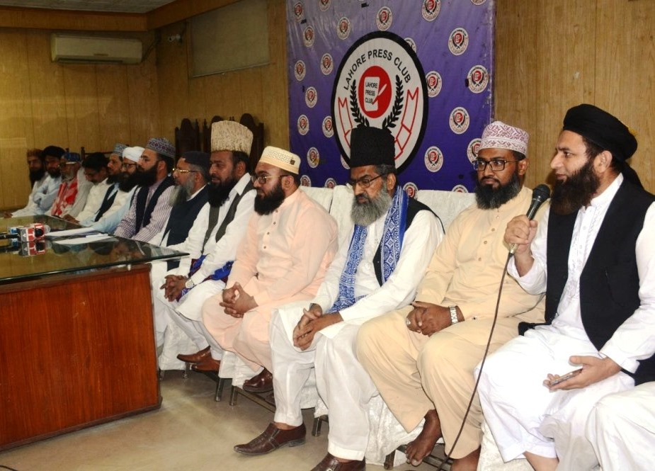 تنظیم اتحاد امت پاکستان کے چیئرمین کی دیگر رہنماوں کے ہمراہ پریس کانفرنس