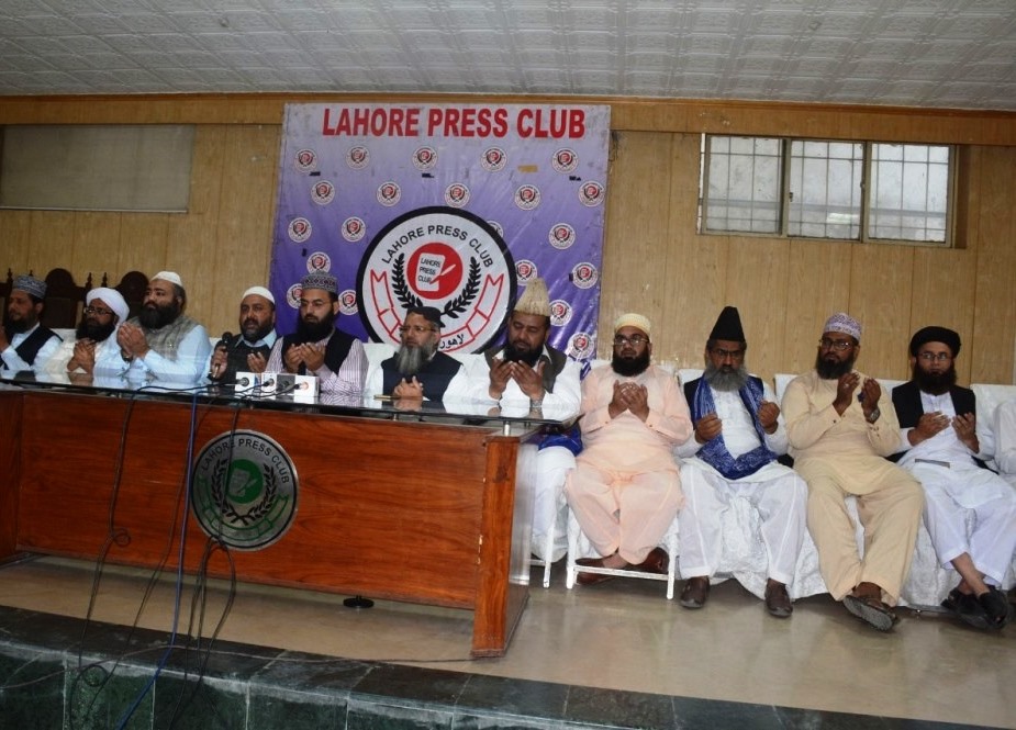 تنظیم اتحاد امت پاکستان کے چیئرمین کی دیگر رہنماوں کے ہمراہ پریس کانفرنس