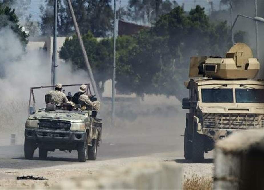 Forces loyal to the internationally-recognized Government of National Accord (GNA) hold a position during clashes with forces loyal to strongman Khalifa Haftar, in Espiaa, about 40 kilometers south of the Libyan capital, Tripoli, on April 29, 2019. (Photo by AFP)