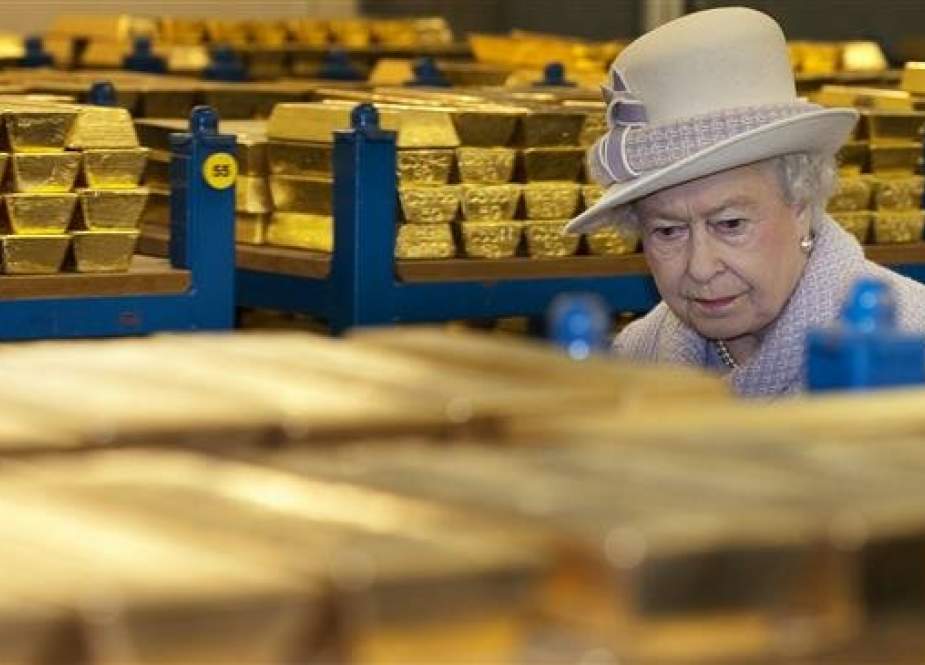 Queen Elizabeth II views stacks of gold as she visits the Bank of England with Prince Philip, Duke of Edinburgh (not pictured), December 13, 2012 in London, England. (Photo by Getty Images)