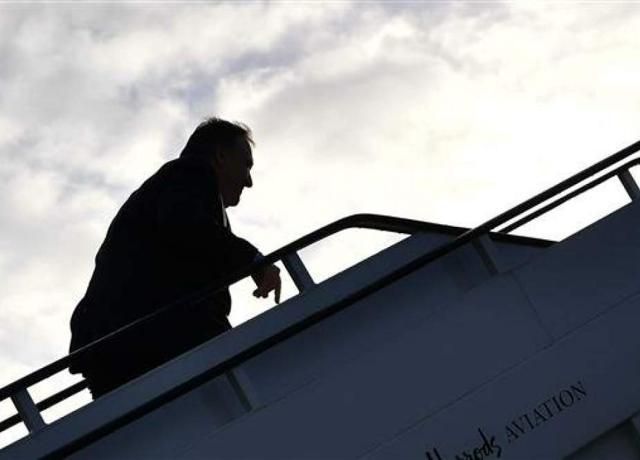 US Secretary of State Mike Pompeo boards a plane before departing from London Stansted Airport, north of London, on May 9, 2019. (AFP photo)