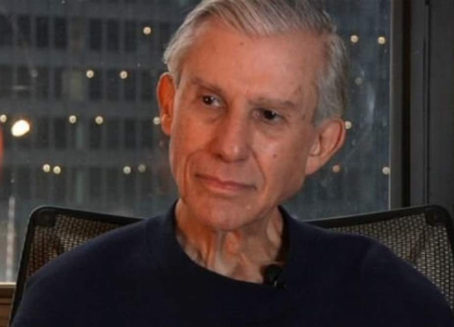Stephen Lendman; seorang penulis, syndicated columnist, aktivis, News TV personality, dan pembawa acara radio