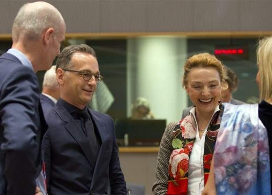 German Foreign Minister Heiko Maas (2nd-L) speaks with European Union foreign policy chief Federica Mogherini (R) during a round table meeting of EU foreign ministers and Eastern Partnership nations at the Europa building in Brussels, May 13, 2019. (Photo by AP)