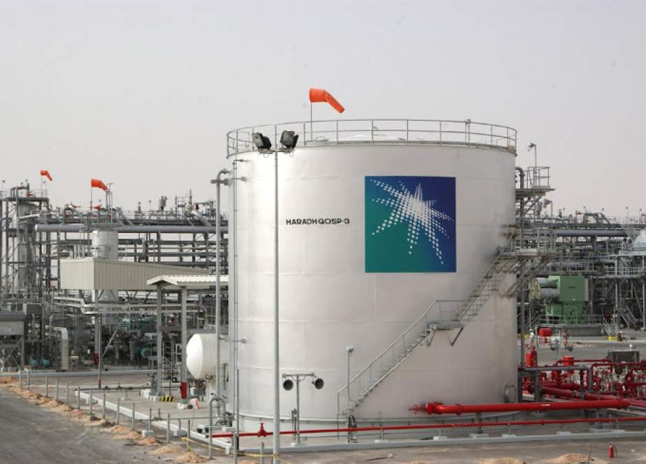 Oil tanks at a Saudi Aramaco plant in Haradh.jpg
