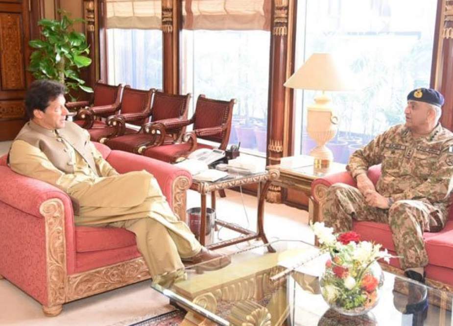 عمران خان سے جنرل قمر جاوید باجوہ کی ملاقات، ملکی سیکیورٹی صورتحال پر تبادلہ خیال