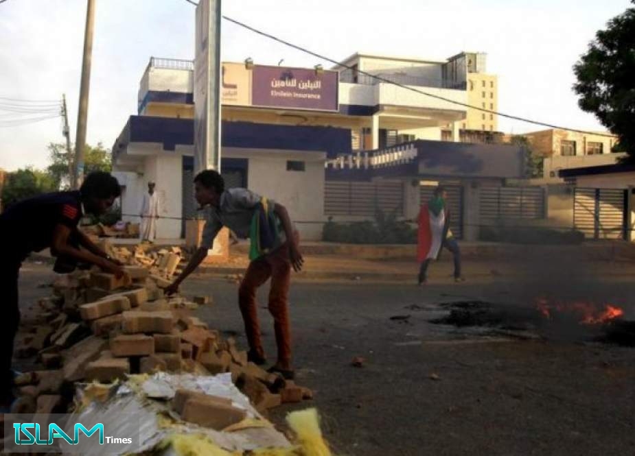 المعارضة السودانية تدعو المواطنين للاحتشاد لمنع إزالة المتاريس