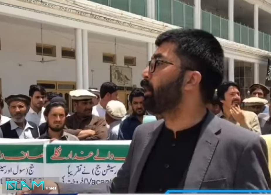 پاراچنار، مذہبی و سماجی رہنماؤں کا سول جج عدالت کے دفتر کیلئے بھرتیوں میں گھپلوں پر احتجاج