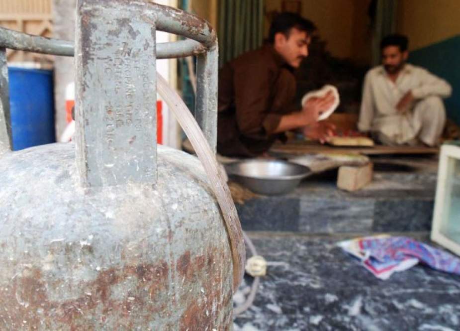 پشاور میں سلنڈر استعمال کرنیوالے درجنوں مالکان گرفتار