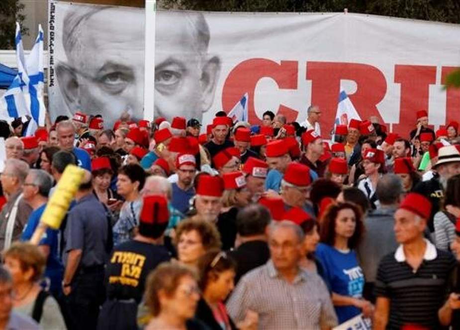 Israelis attend a rally against Prime Minister Benjamin Netanyahu, in Tel Aviv.jpg