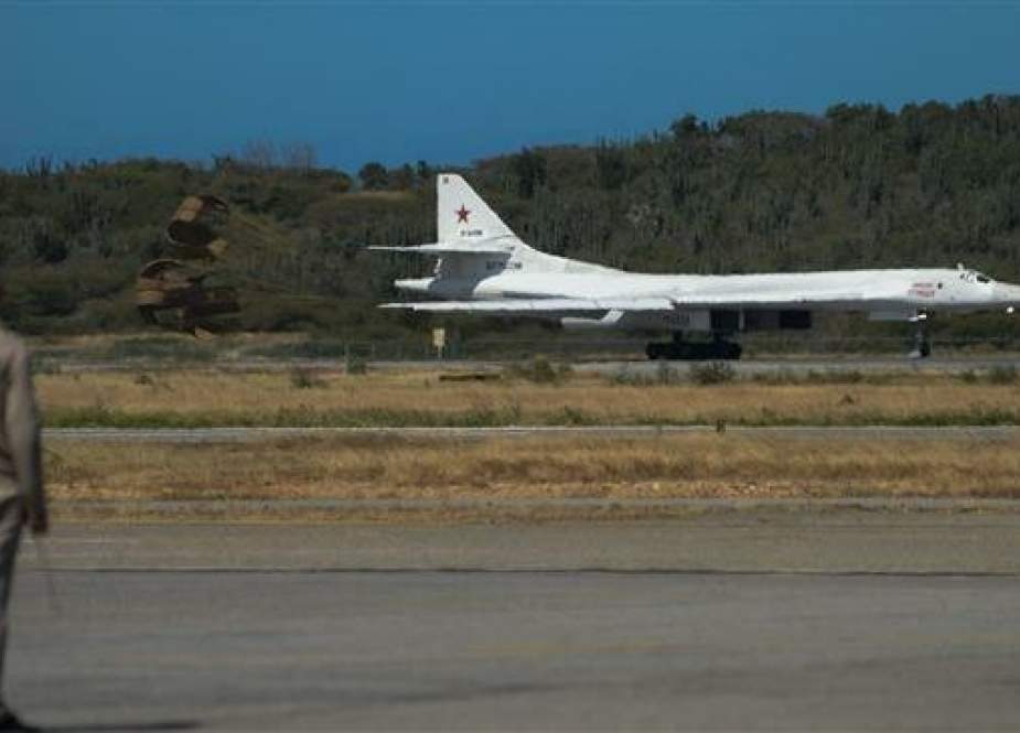 A Russian Tupolev Tu-160 strategic long-range heavy supersonic bomber aircraft lands at Maiquetia International Airport, just north of Caracas, on December 10, 2018. (Photo by AFP)