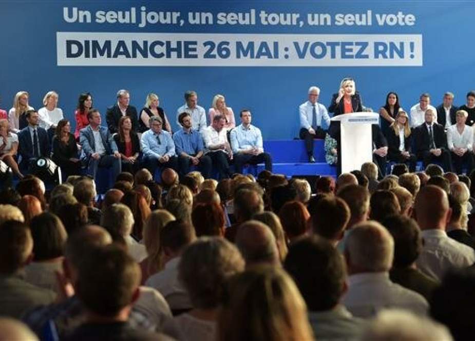 French far-right Rassemblement National (RN) President and member of Parliament Marine Le Pen (C) delivers a speech at a RN campaign rally in Henin-Beaumont, northern France, on May 24, 2019, ahead of European elections. (Photo by AFP)