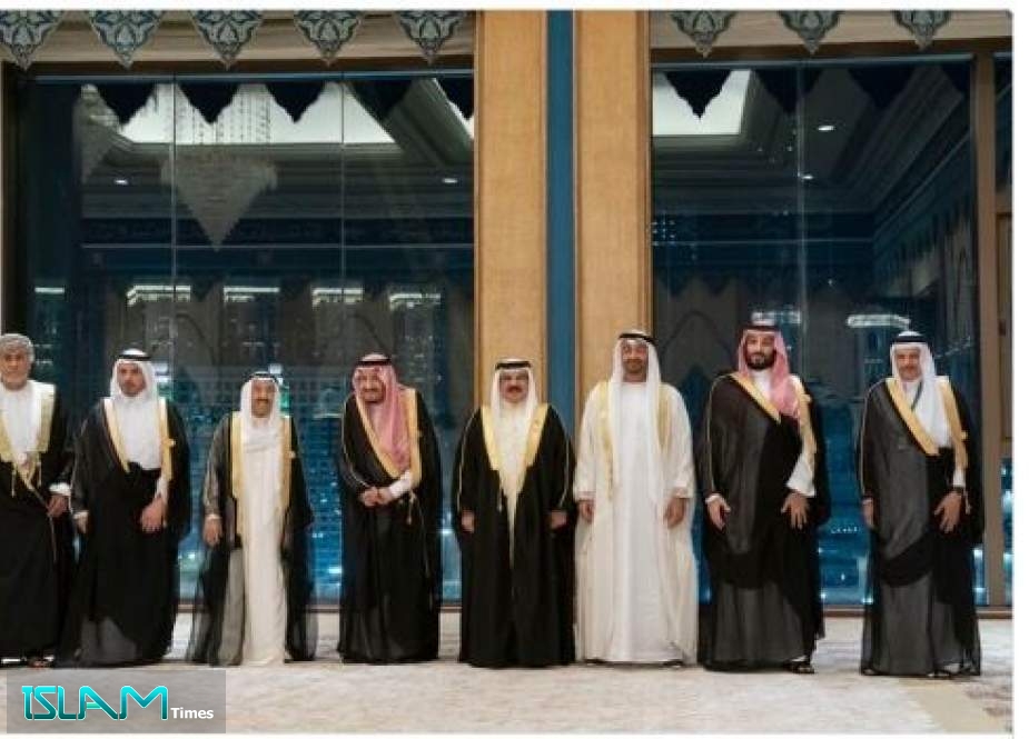 أين وقف رئيس وزراء قطر في صورة تذكارية لقمة مكة؟