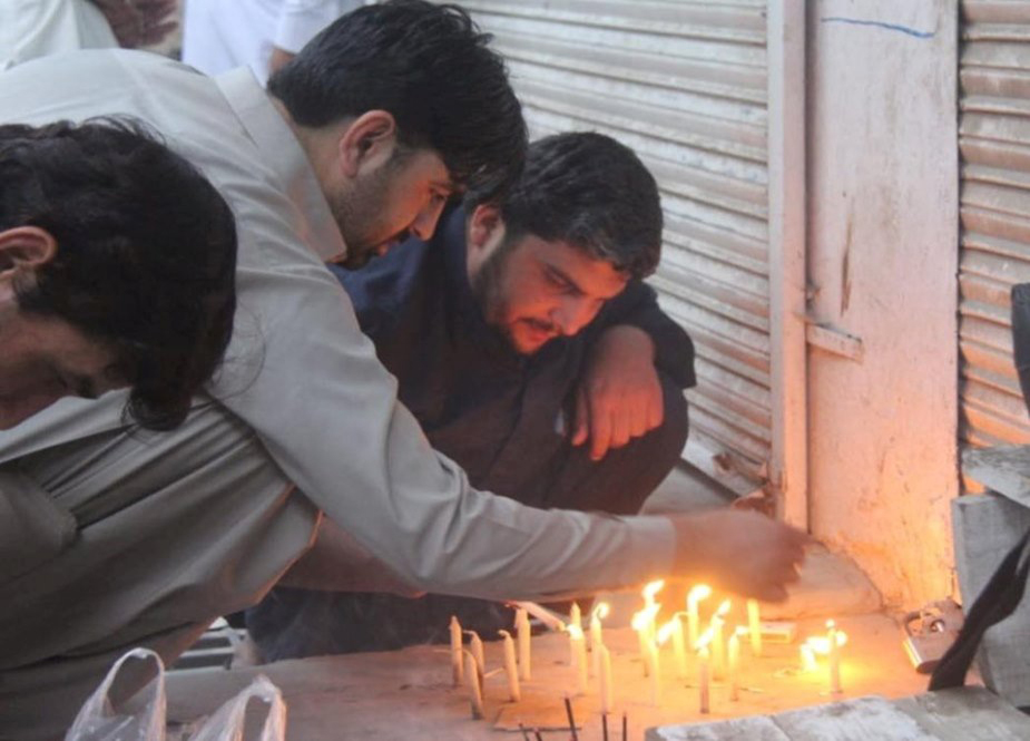 پاراچنار، دو سال قبل یوم القدس کے موقع پر خودکش حملوں میں شہداء کی یاد شمعیں روشن کیے گئے