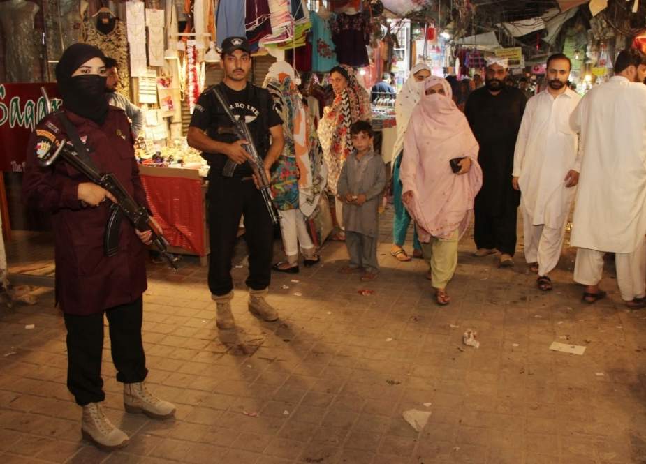 پشاور کے خواتین بازاروں میں لیڈی کمانڈوز تعینات