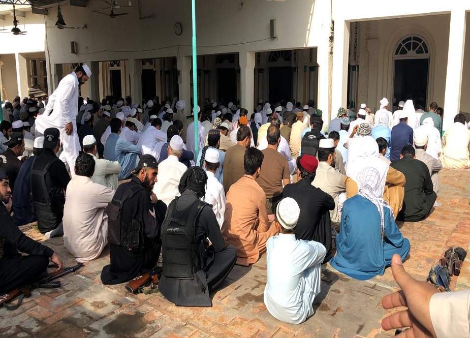 ڈی آئی خان، عوام روزے سے، پولیس لائن میں نماز عید ادا کی گئی