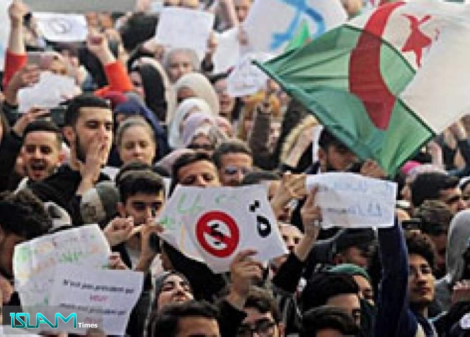 أحزاب المعارضة في الجزائر ترفض التمديد لعبد القادر بن صالح