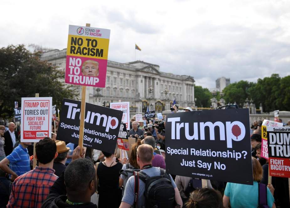 People protest outside Buckingham Palace during the state visit of US President Donald Trump and First Lady Melania Trump to Britain, in London, Britain, June 3, 2019. (Photo by Reuters)