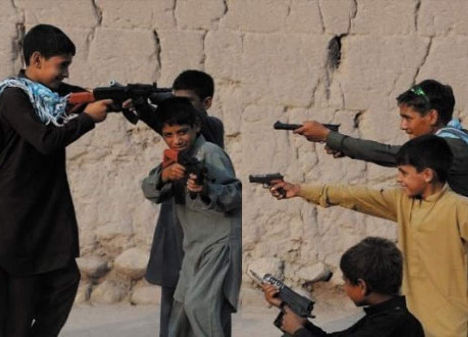 پشاور میں انتظامیہ خاموش، کھلونا نما اسلحہ کی فروخت جاری