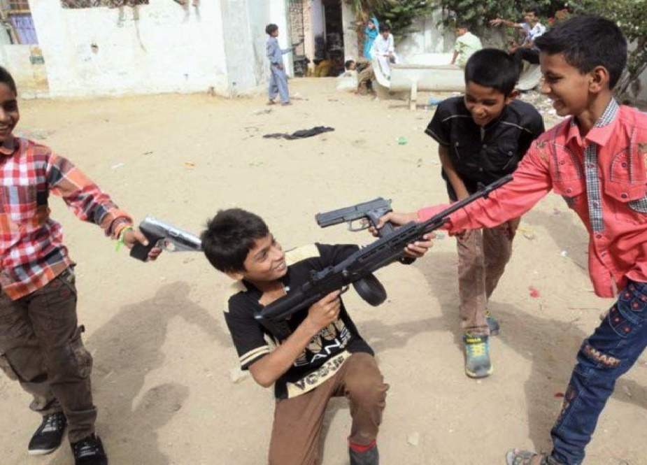 لاہور میں کھلونا اسلحے کی بھرمار، بچوں میں شدت پسندی بڑھنے کا خدشہ