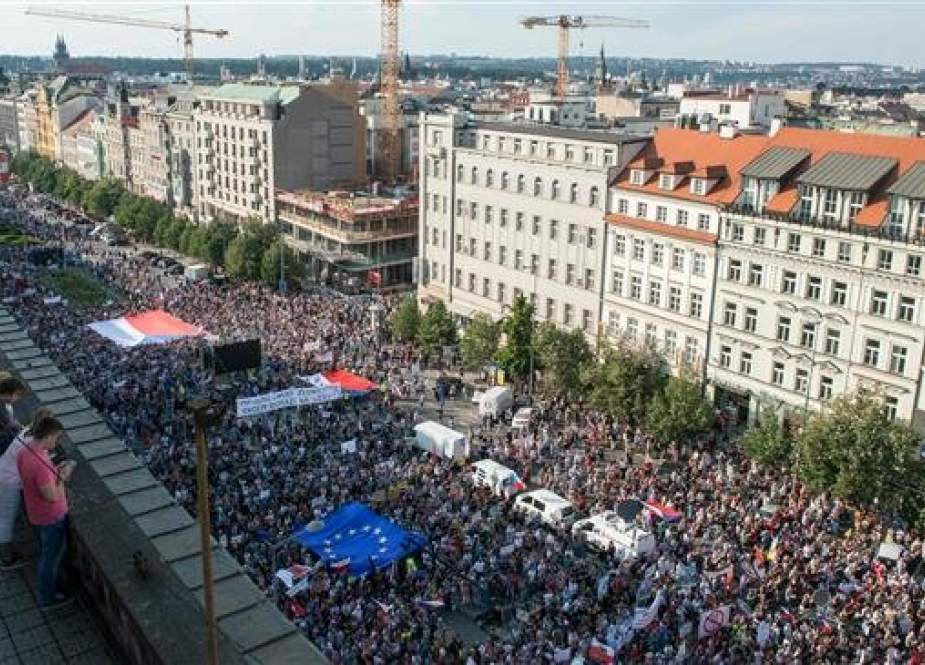 More than 100,000 people take part in a rally demanding the resignation of Czech Prime Minister Andrej Babis, on the Wenceslas Square in Prague, on June 4, 2019. (Photo by AFP)