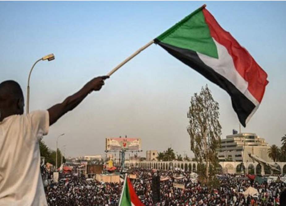 شورای نظامی سودان قصد ماندن دارد/خرسندی ریاض از مصادره اعتراضات
