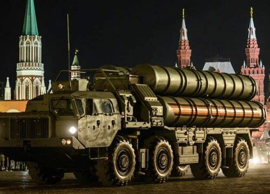 Russian S-400 Triumf surface-to-air missile launchers roll down the Red Square during a night rehearsal for the WWII Victory Parade in Moscow on May 4, 2019. (Photo by AFP)
