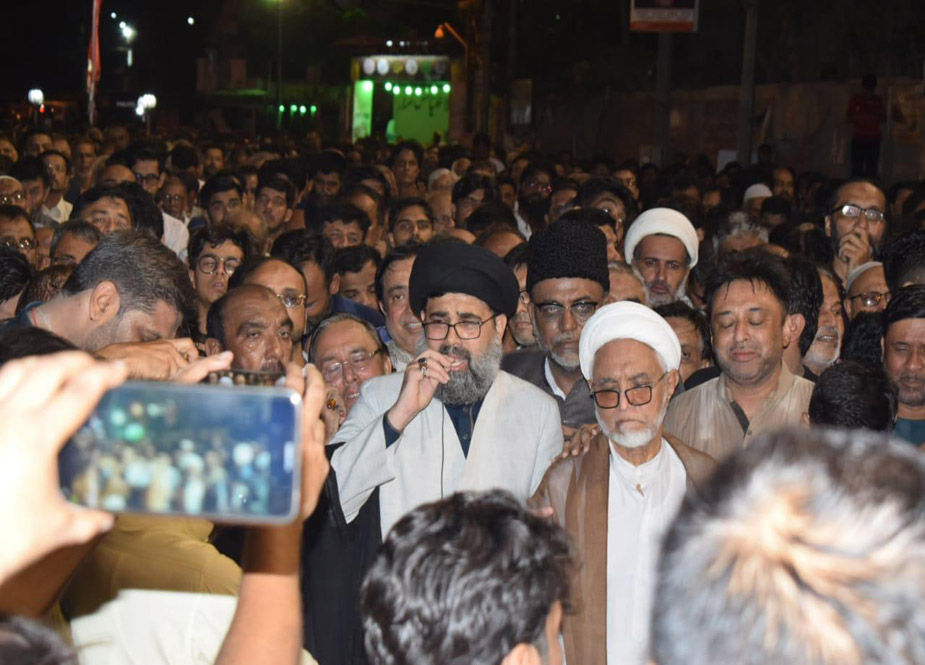 علامہ عباس کمیلی کی نمازہ جنازہ اور تدفین کے تصویری مناظر