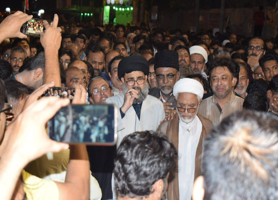 علامہ عباس کمیلی کی نمازہ جنازہ اور تدفین کے تصویری مناظر
