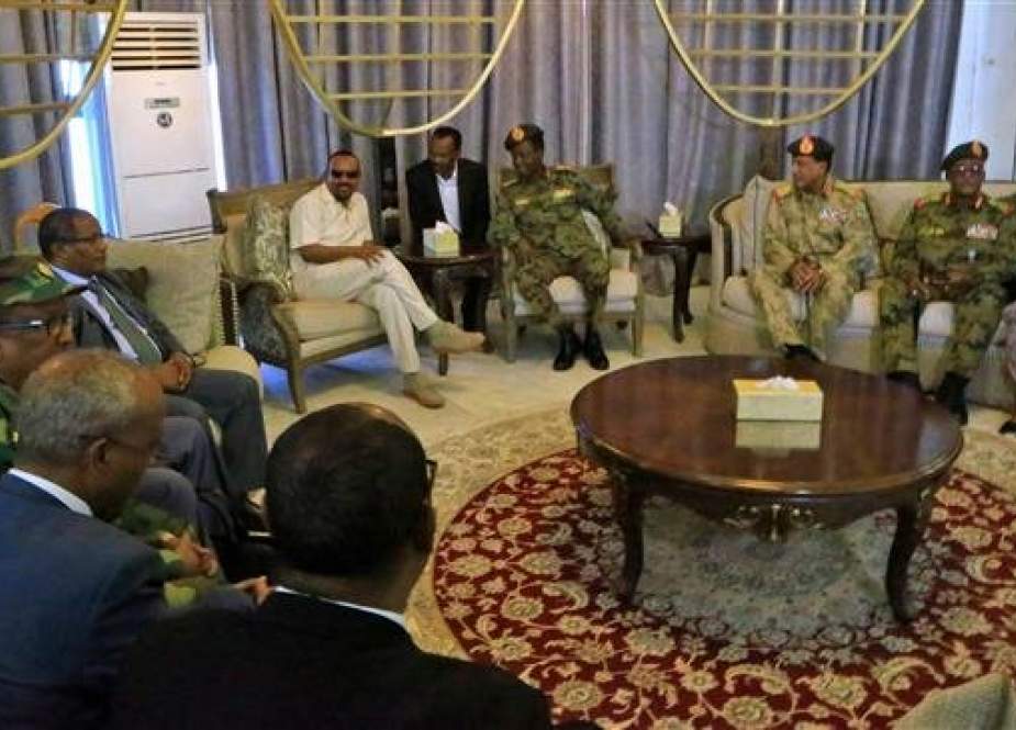 Ethiopian Prime Minister Abiy Ahmed (C) meets members of Sudan